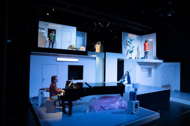 Kopf in den Wolken - Claudia Meyer - Staatstheater Cottbus - Bild